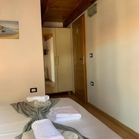 Doubleroom With Extrabed And Bathroom , Ac - 107 住宿加早餐酒店