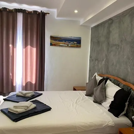 Doubleroom With Extrabed And Bathroom , Ac - 107 住宿加早餐酒店