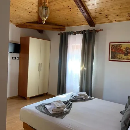 Doubleroom With Extrabed And Bathroom , Ac - 107 *