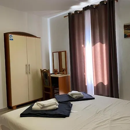 住宿加早餐酒店 Doubleroom With Extrabed And Bathroom , Ac - 107